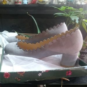 Nwot Gray velvet pumps with dust bags